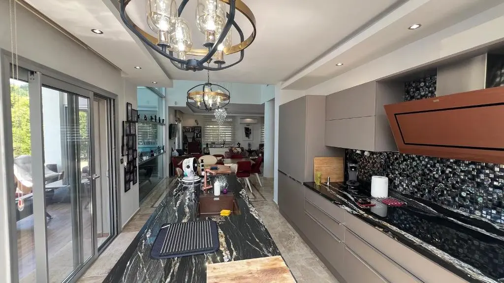 Fitted kitchen